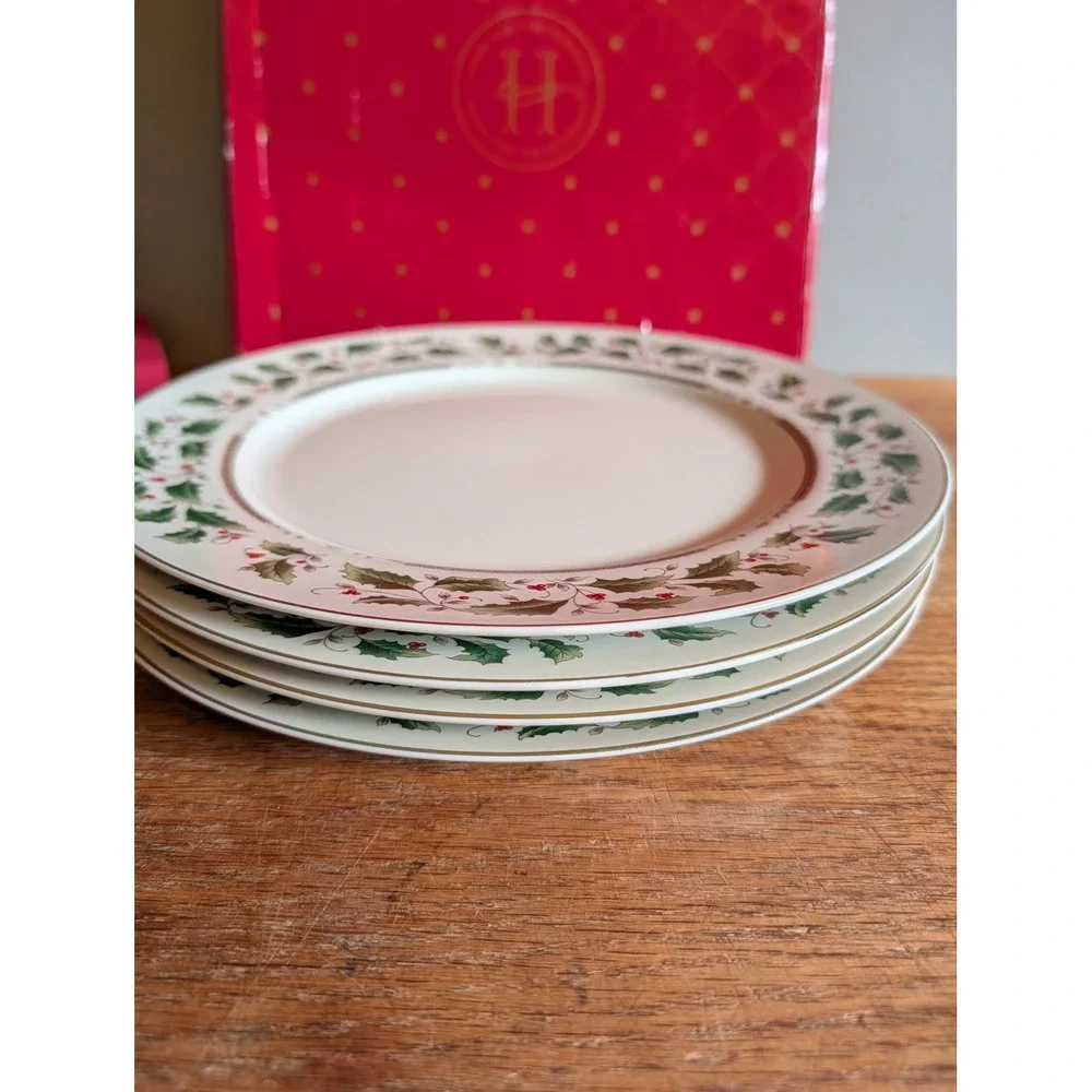 Vtg in Box Royal Limited Holly Holiday Dinner Plates Set of 4 Made in Japan 1997